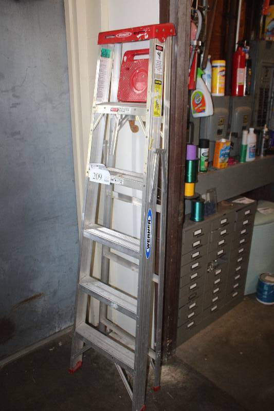 lot 209 image: 6ft. Aluminum Ladder