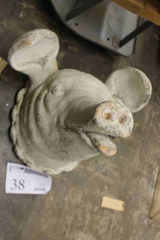 lot 38 image: Pig Wall Decoration