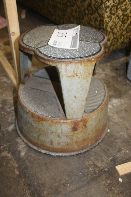 lot 35 image: Rolling Foot Step