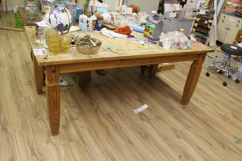 lot 18 image: Wood Table