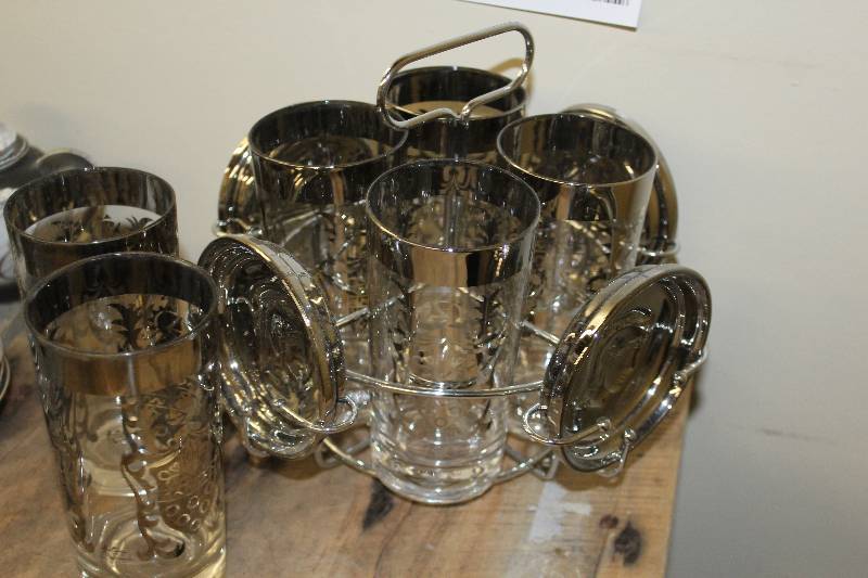 lot 17 image: Complete set of Vintage Silver plate barware