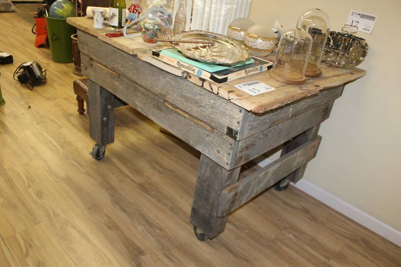 lot 15 image: Vintage Produce Stand