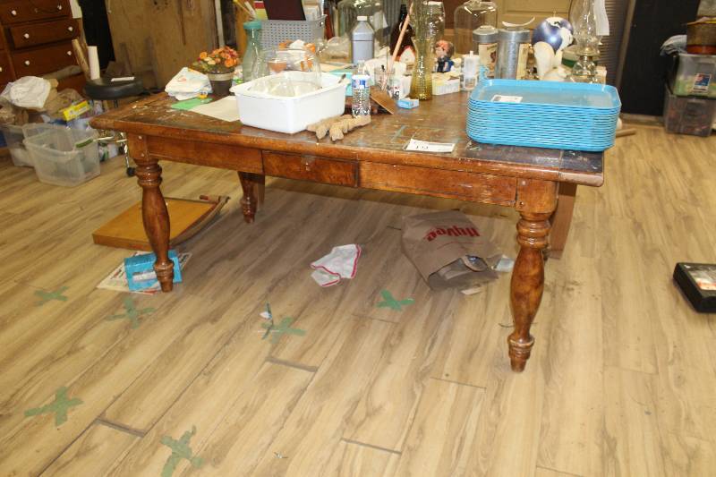 lot 19 image: Wood Table