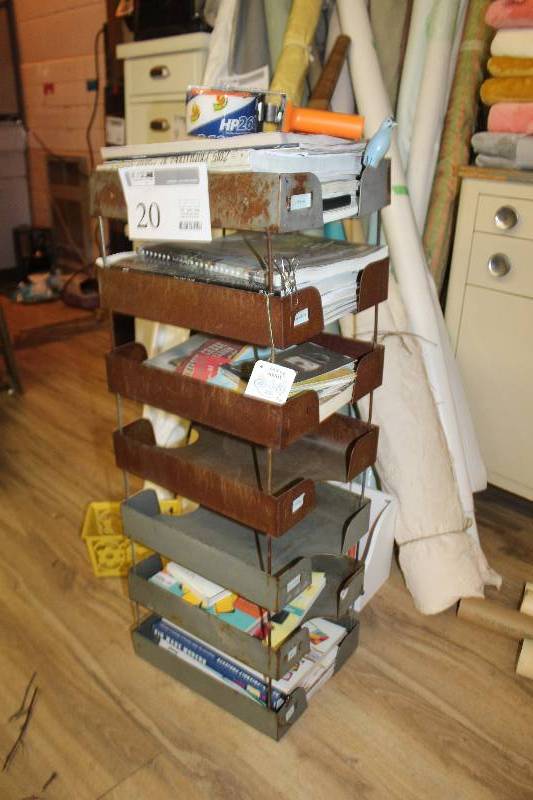 lot 20 image: Vintage metal 40s file stand