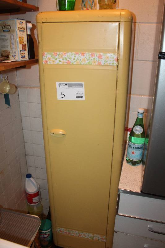 lot 5 image: 6-Shelf Metal Cabinet