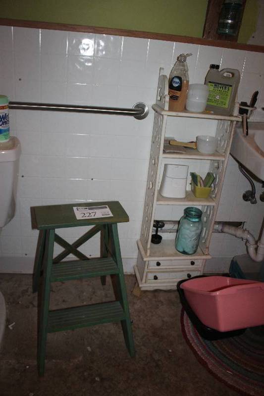 lot 227 image: Step Ladder Storage Shelf