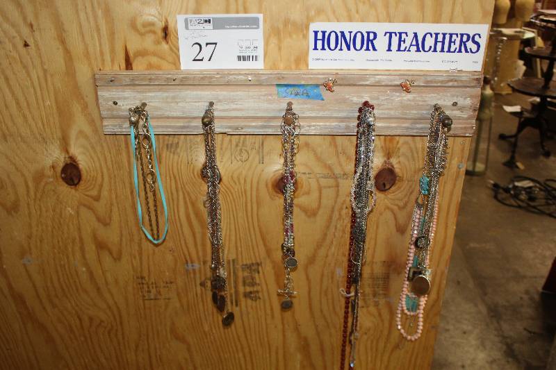 lot 27 image: Handmade Jewelry Rack w Necklaces