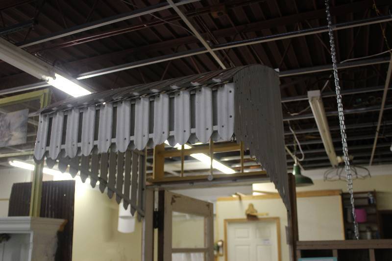 lot 200 image: Metal Awning