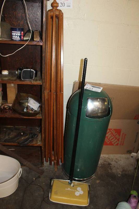 lot 122 image: Garbage Can, Bissell Daisy Floor Sweep, Umbrella