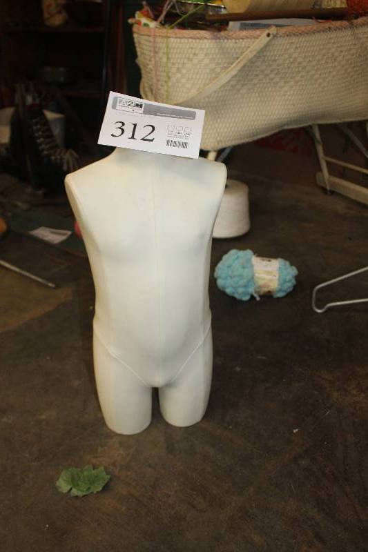 lot 312 image: Mannequin