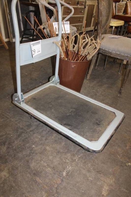 lot 129 image: 4-Wheel Dolly