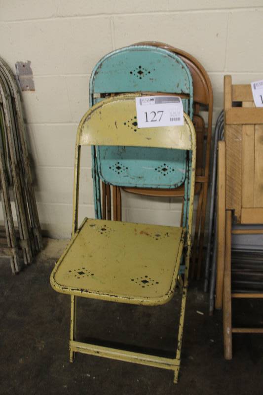 lot 127 image: Metal Folding Chairs