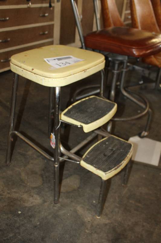 lot 134 image: 3-Step Stool