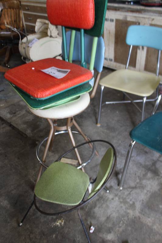 lot 137 image: Lot of (4) Chairs