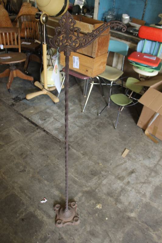 lot 157 image: Decorative Metal Post