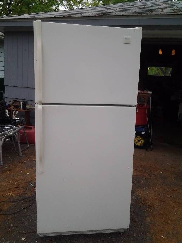 lot 1 image: Whirlpool RefrigeratorFreezer 18.1 Cu. Ft.  66 12 Inches Tall x 29 12 Wide x 32 Deep