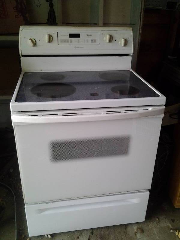 lot 3 image: Whirlpool Electric Range 220 Volt
