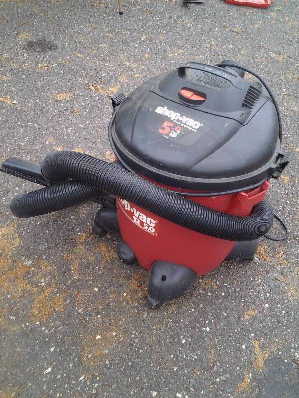 lot 17 image: Wet Or Dry Shop Vacuum 5.0 HP