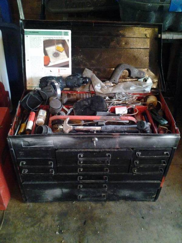 lot 21 image: Large Tool Box & Contents