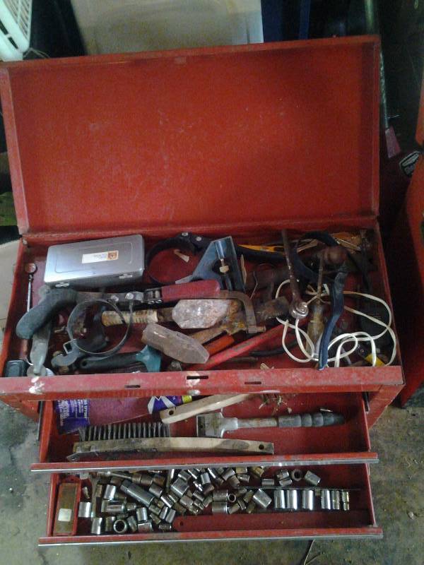 lot 22 image: Large Tool Box & Contents