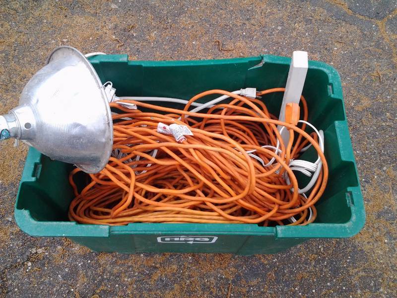 lot 27 image: Bin Full Of Extension Cords, 1 Clamp On Light