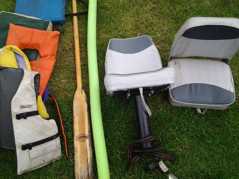 lot 30 image: Boat Seats, Paddle, Life Jackets