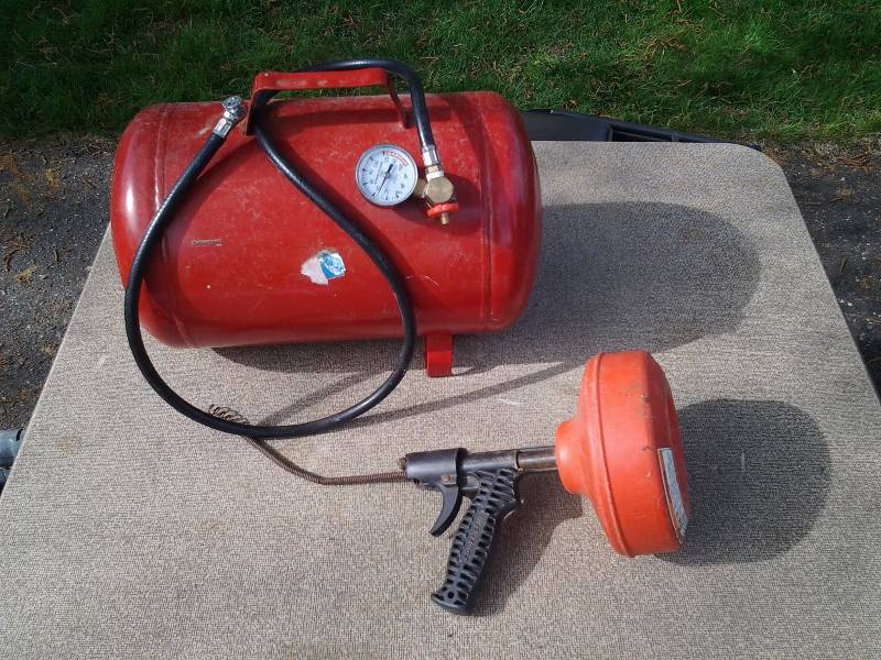 lot 45 image: Portable Air Tank, Drain Snake Auger