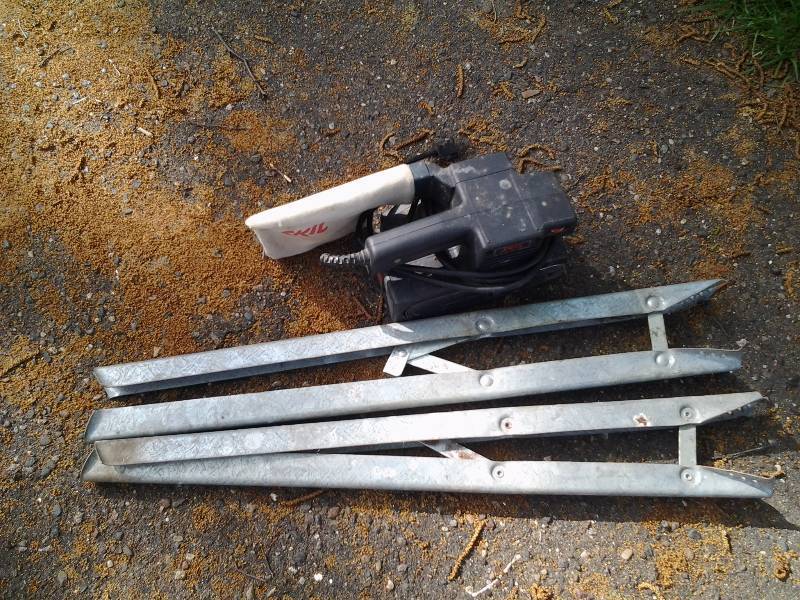 lot 49 image: Skil Belt Sander, Pair Saw Horses For 2x4s