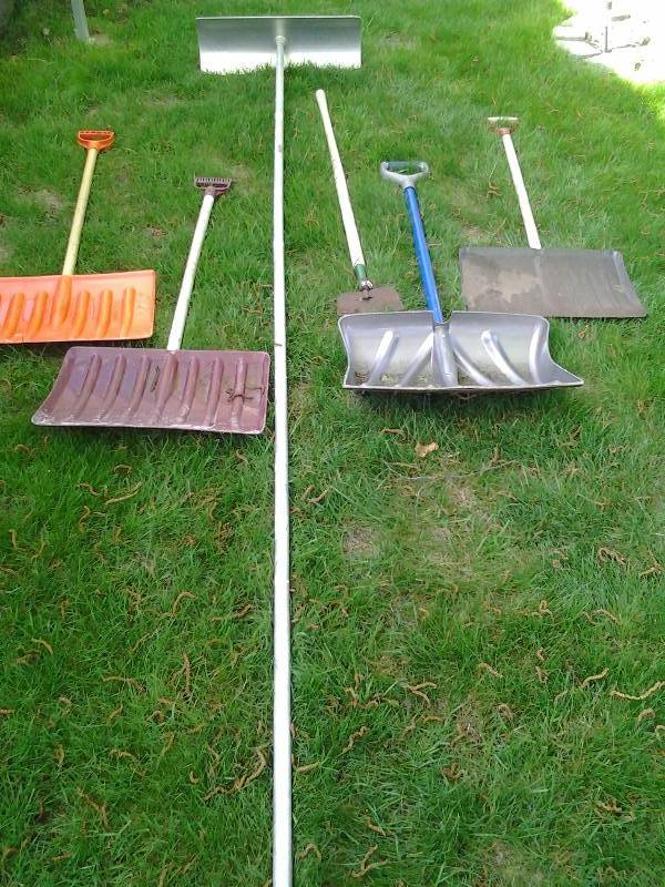 lot 55 image: Snow Roof Rake, Snow Shovels, Ice Chipper