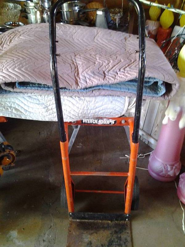 lot 57 image: 2-Wheeler & 2-Moving Blankets