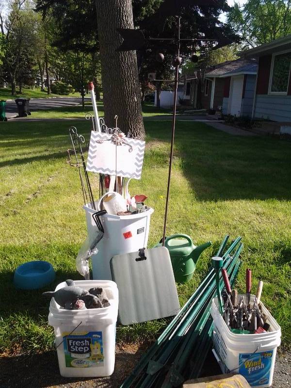 lot 59 image: Weather Vane, Garden Stakes, Fence Posts, Watering Cans, Sprinklers, Garden Tools