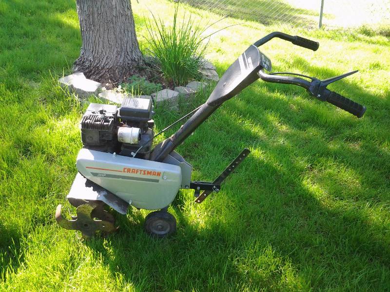 lot 76 image: Craftsman 3 HP Front Tine Tiller