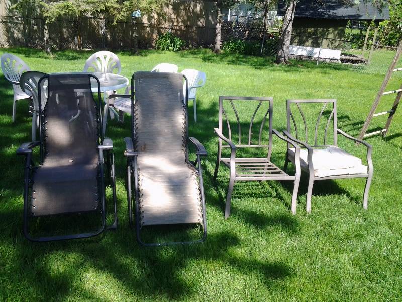 lot 81 image: 2-Chaise Lounge Chairs & 4-Metal Chairs (only 2 in photo)