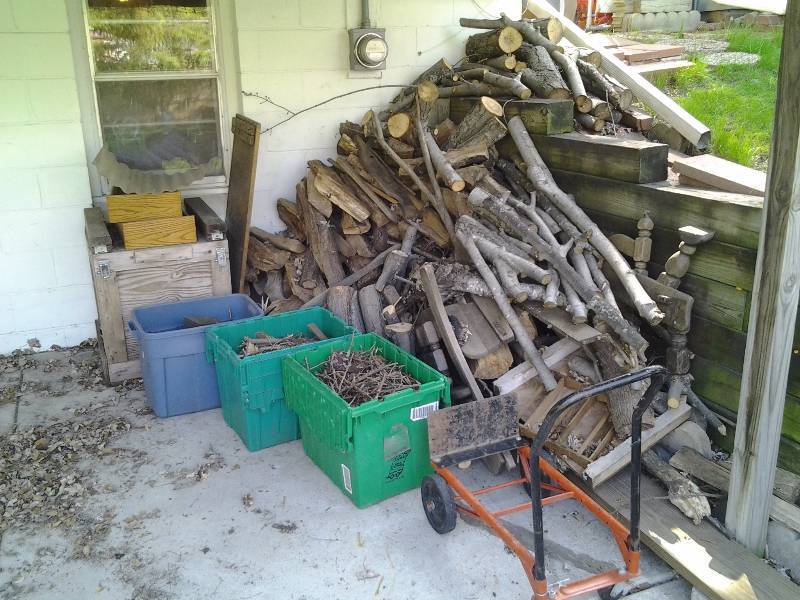 lot 85 image: Large Pile Of Fire Wood & Kindling