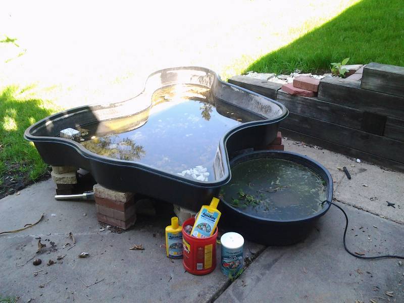 lot 88 image: 2-Electric Ponds Approx. 6 Foot Has Pump