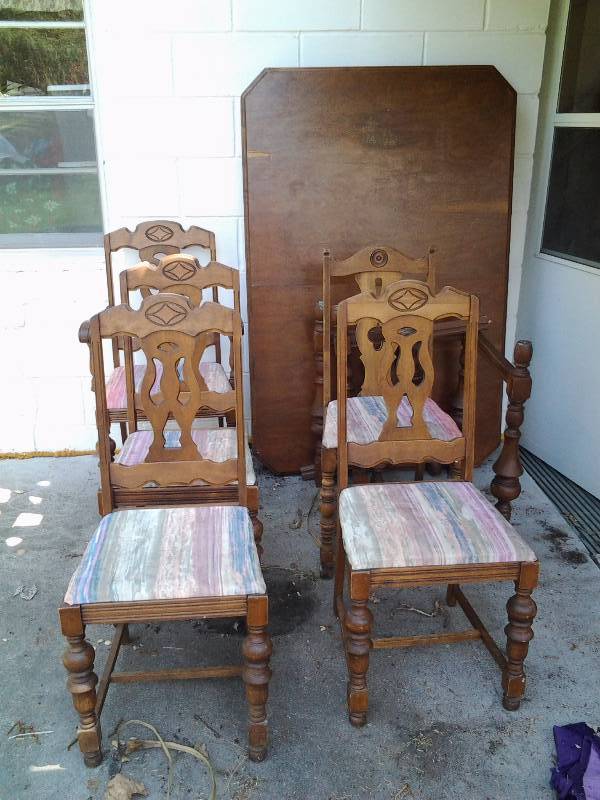 lot 95 image: Large Dining Table (Legs Need Repair), Includes 5 Chairs Not All Matching But Seats Are Covered