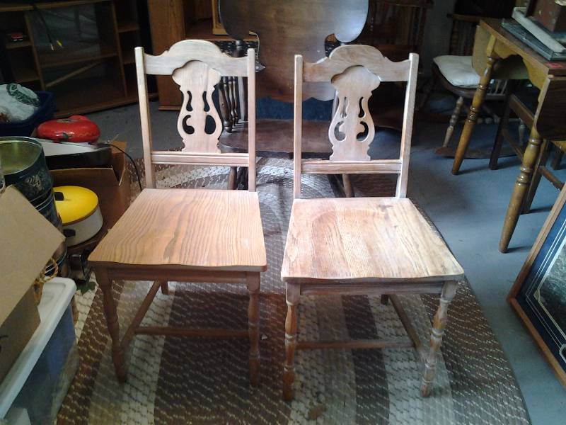 lot 103 image: 2 Wood Chairs