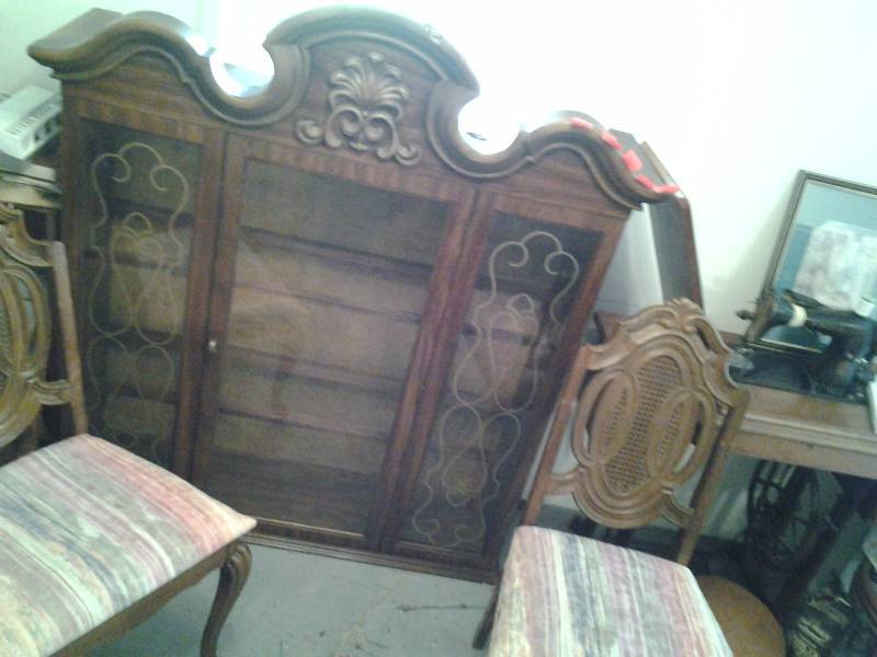lot 109 image: 2 Piece Hutch, 2 Chairs, Dining Table With 1 Leaf (Needs 1 Leg) Base For Hutch Dims. 50x16x26