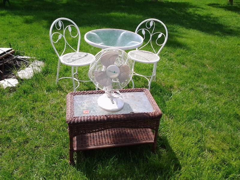 lot 79 image: 3 Piece Bistro Set, Wicker Table With Glass Top 30x18x18, 1-Fan