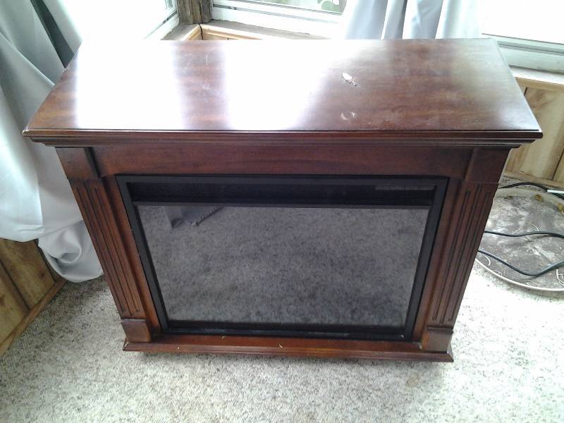 lot 125 image: Electric Fireplace 31x12x27 With Remote