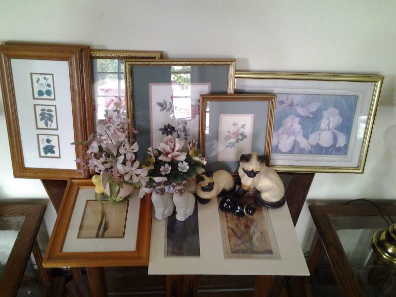 lot 129 image: Collection Of Floral Pictures & Cat Figurines