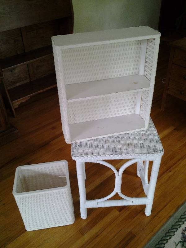 lot 121 image: Vintage Picnic Basket Set, Turkey Platter, Wicker Frame Mirror, Wicker Table Wall Shelf, Trash Can