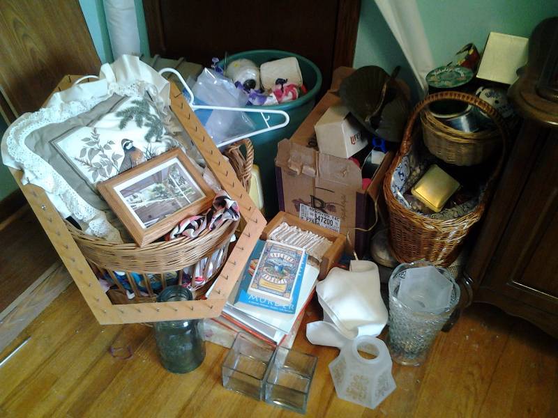 lot 140 image: Large Lot Of Craft Yarns & Thread, Loom, Vases, Baskets, Misc