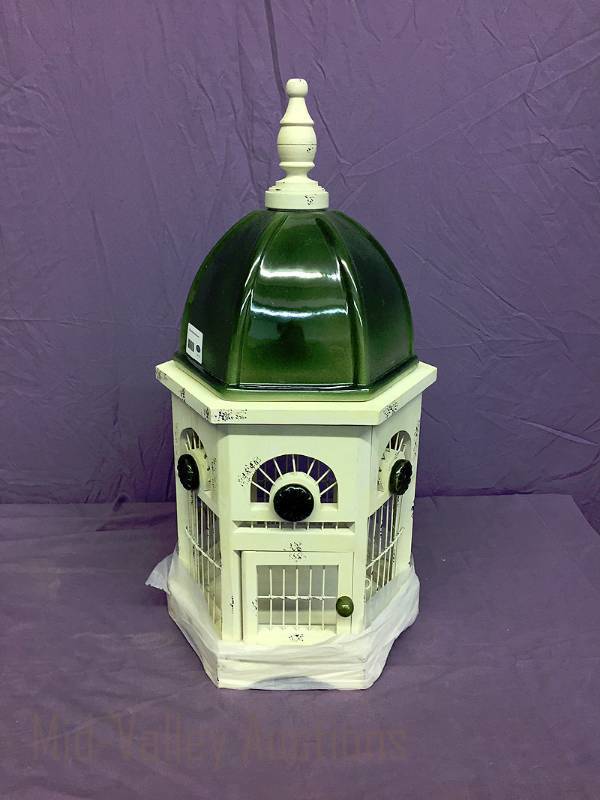 lot 12 image: Decorative birdhouse