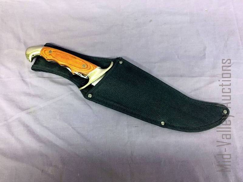 lot 13 image: Knife and case