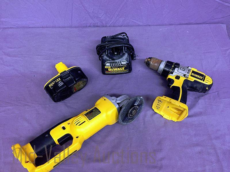 lot 39 image: DeWalt 18V cordless 4 pc set