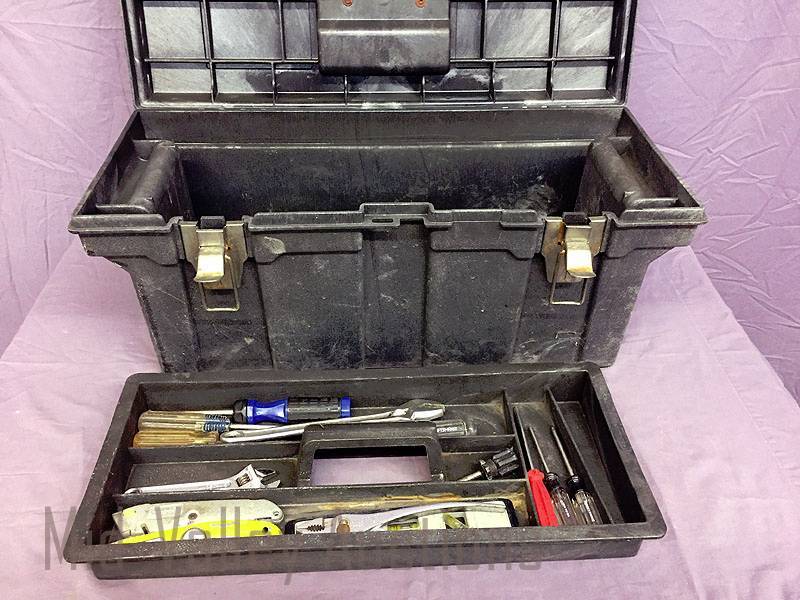 lot 43 image: Tool box and contents