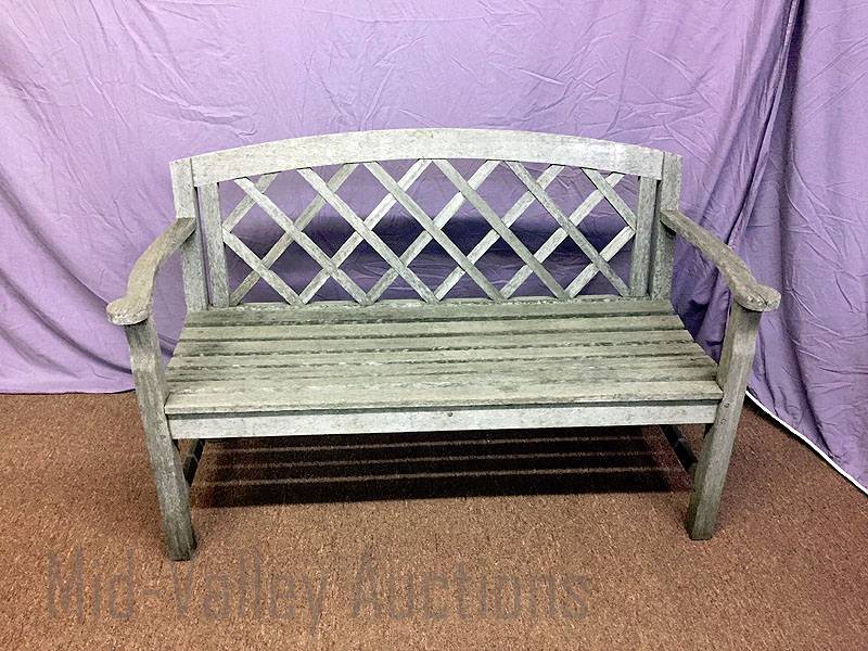 lot 49 image: Wood bench