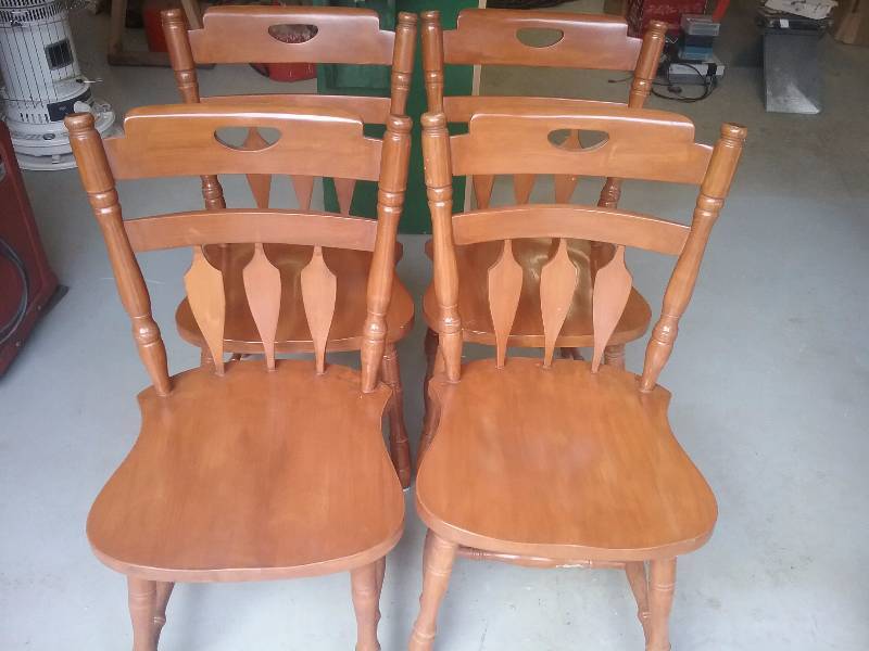 lot 105 image: Lot - 4 Solid Maple Chairs
