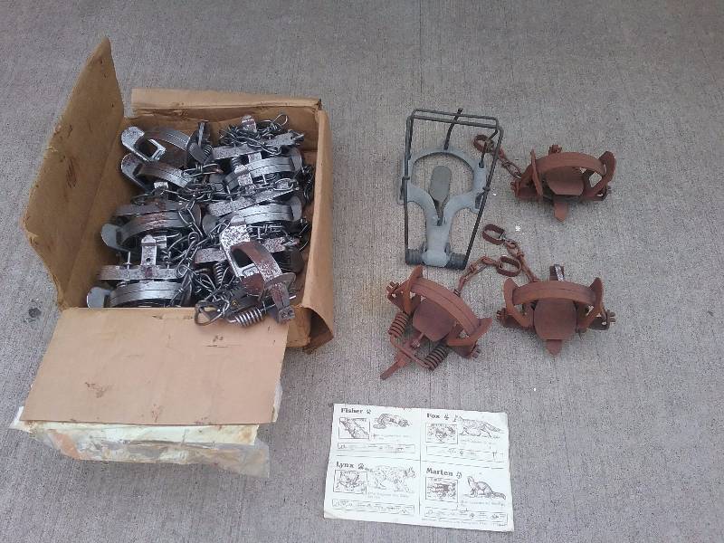 lot 114 image: Lot - Hunting Traps